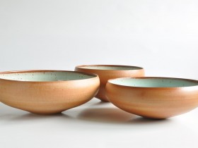 Large shallow stoneware bowls. Largest 35.5cm diameter.